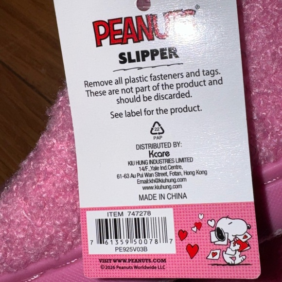 Peanuts Pink Heart Snoopy Slippers - Picture 2 of 3